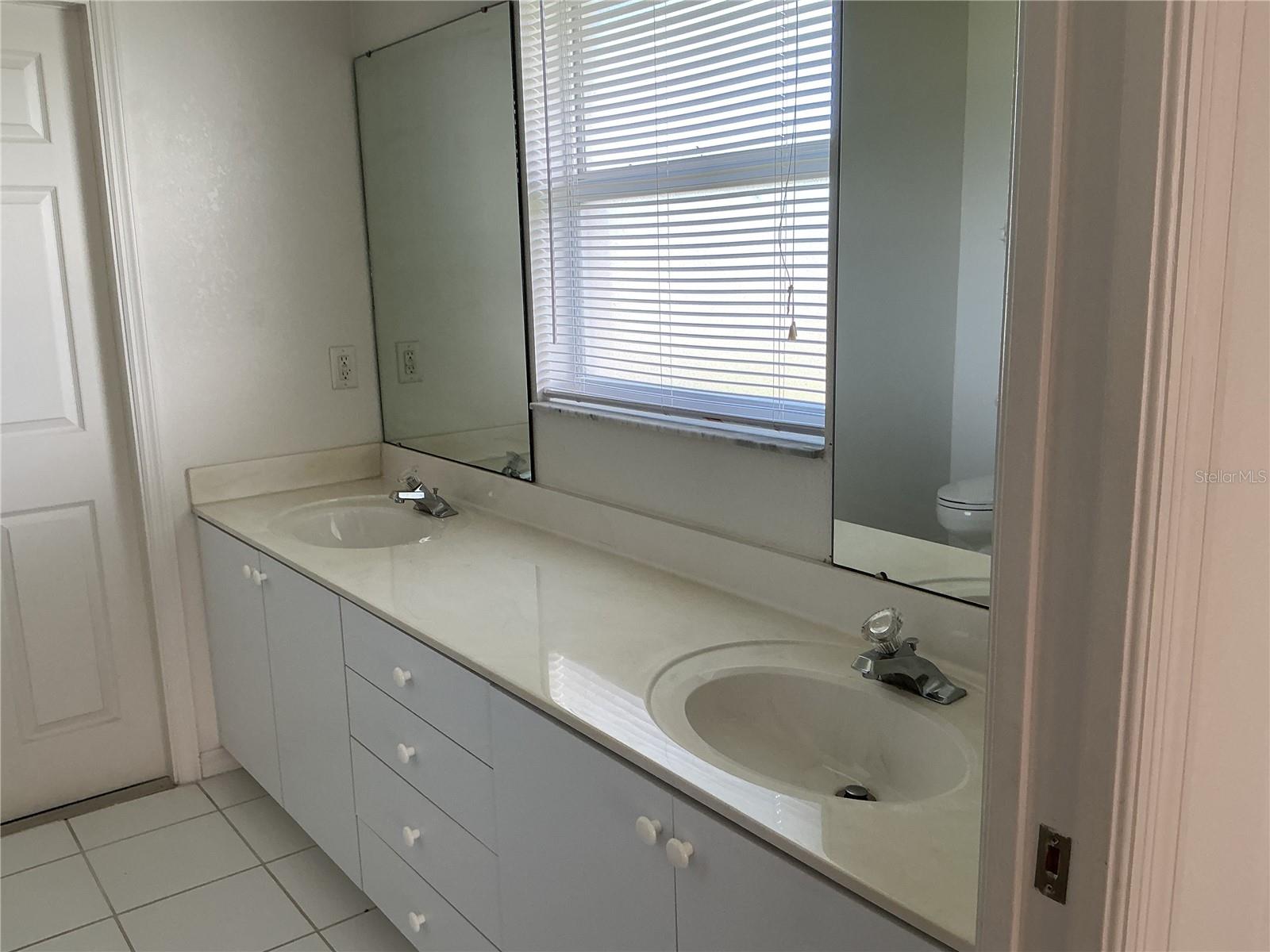 2700 S Biscayne Dr Property Photo 10