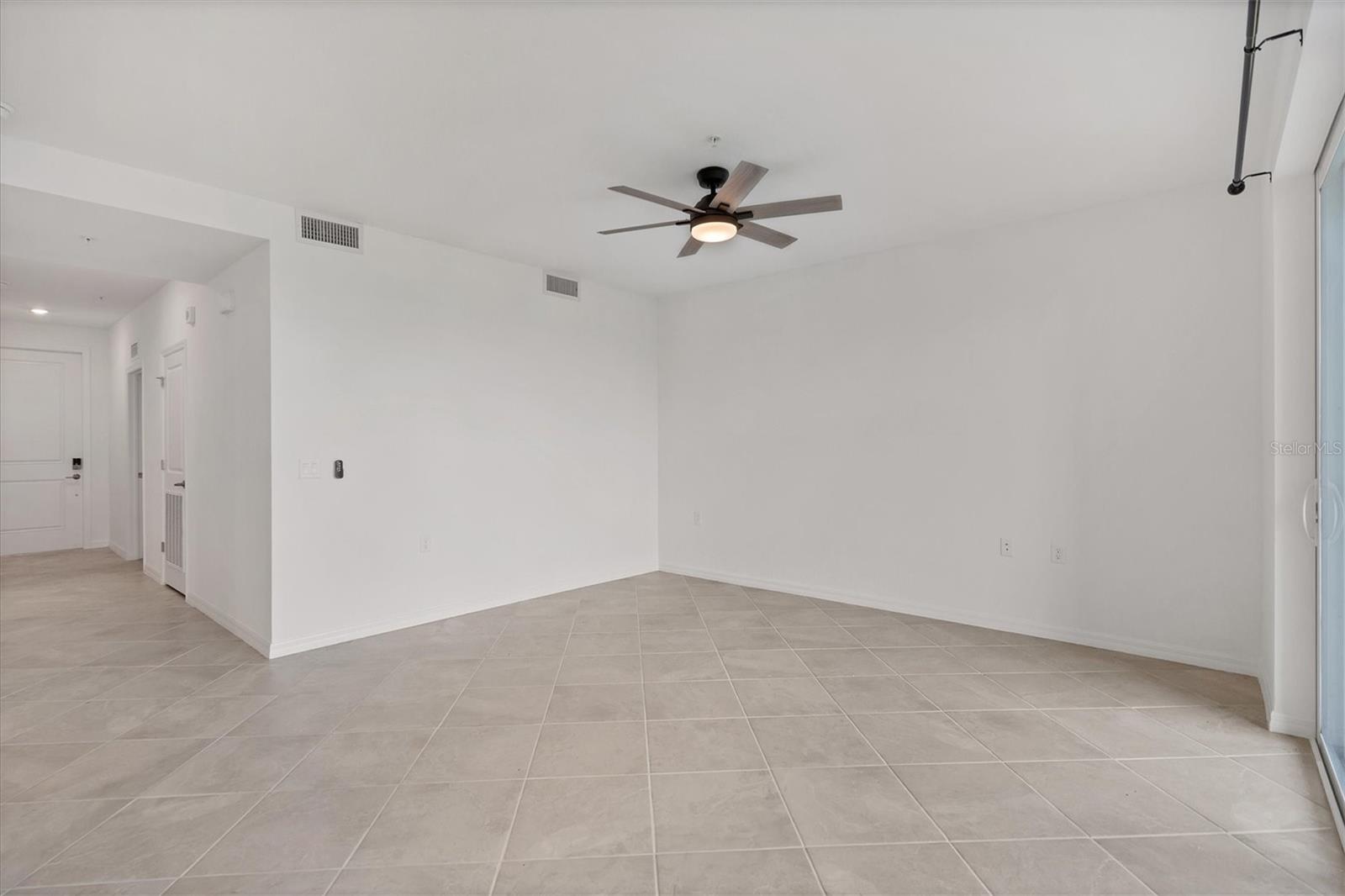 14161 Heritage Landing Blvd #1123 Property Photo 5