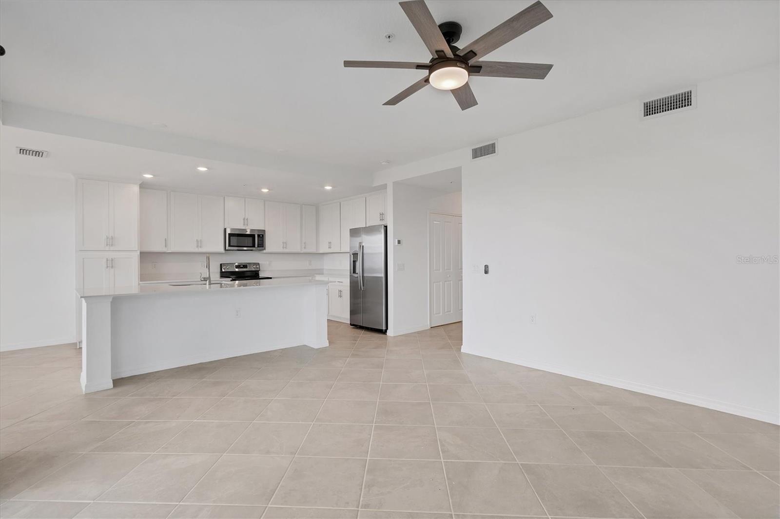 14161 Heritage Landing Blvd #1123 Property Photo 8