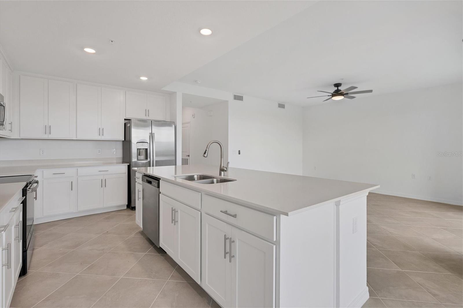 14161 Heritage Landing Blvd #1123 Property Photo 11