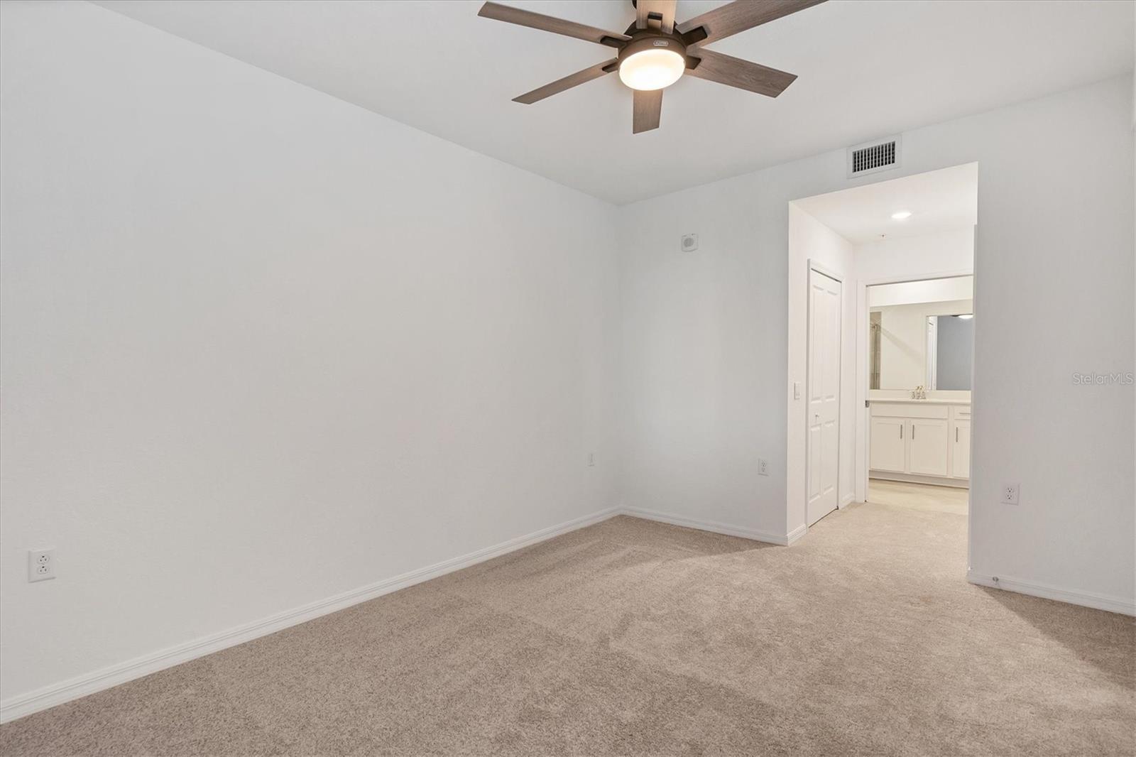14161 Heritage Landing Blvd #1123 Property Photo 18
