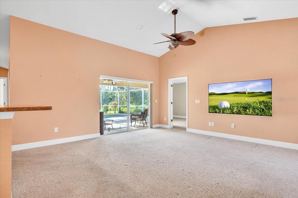 142 Australian Dr Property Photo 6