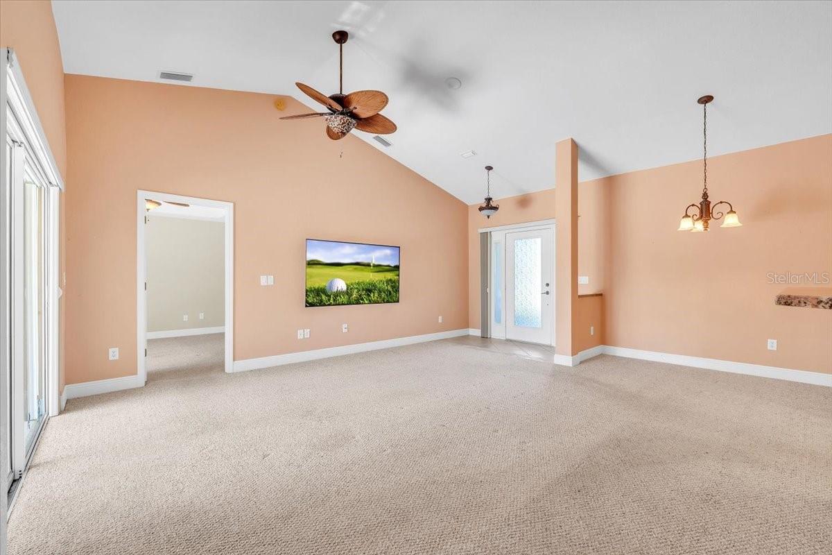 142 Australian Dr Property Photo 7