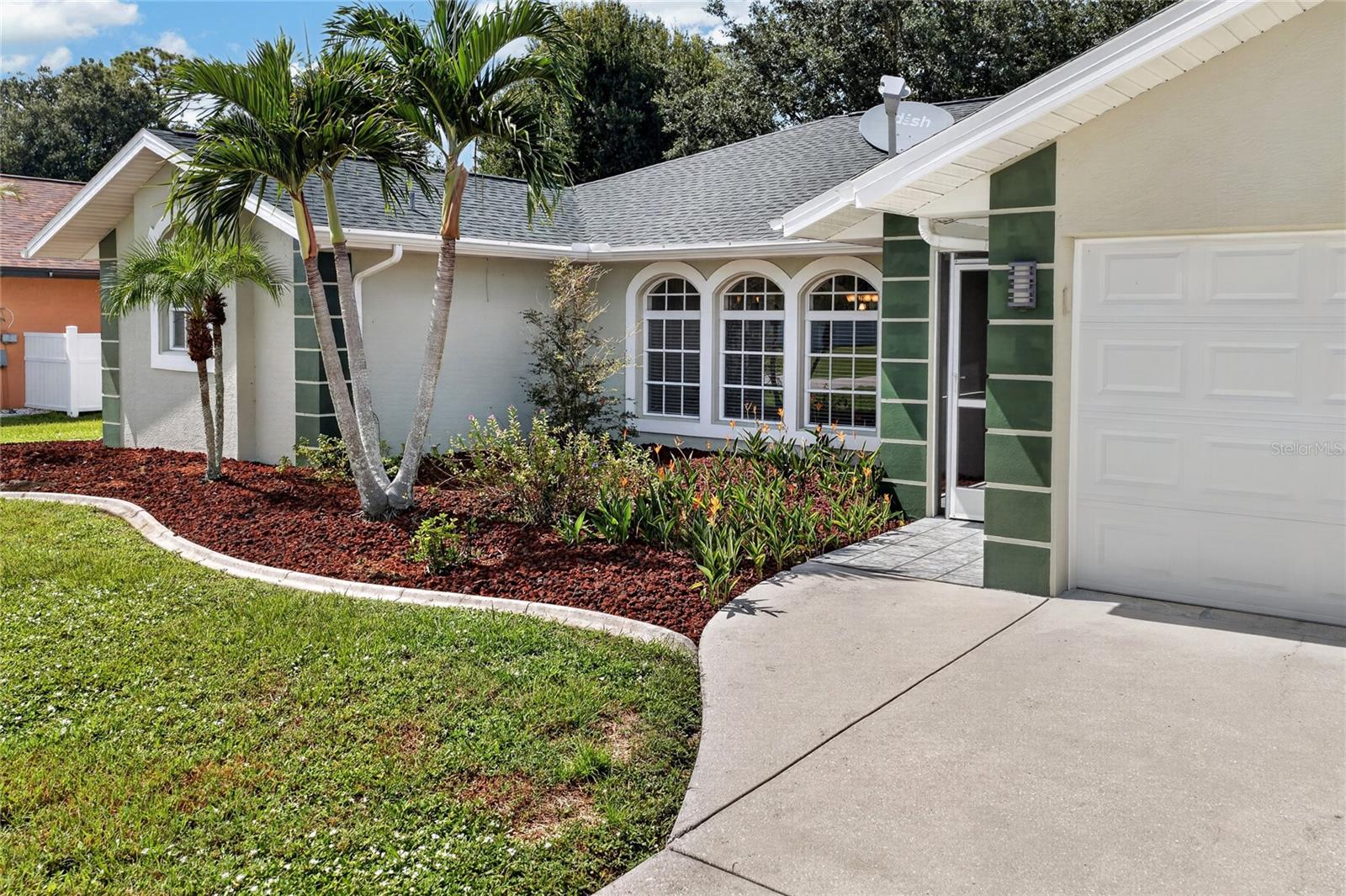 86 Santarem Cir Property Photo 4