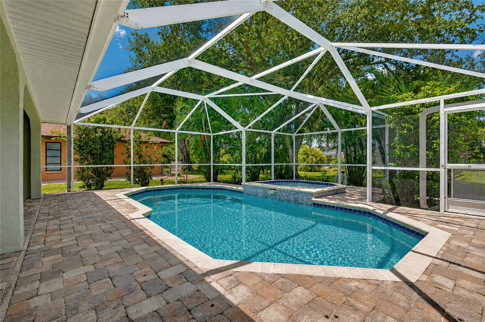 86 Santarem Cir Property Photo 33