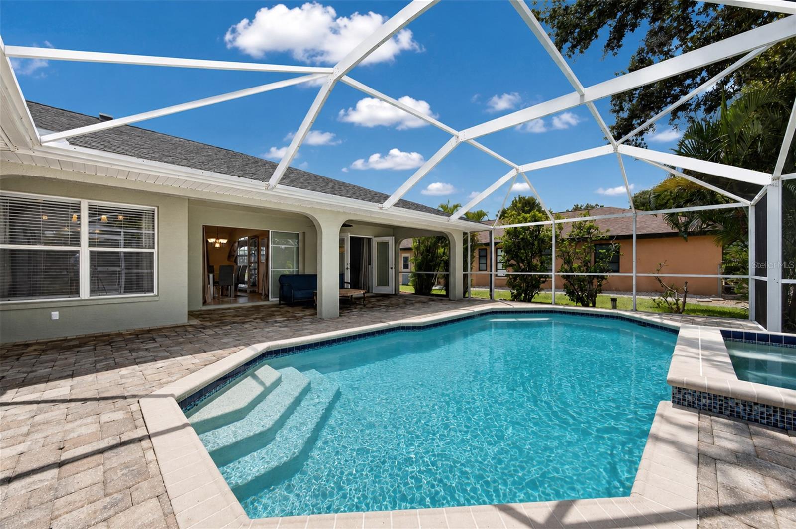 86 Santarem Cir Property Photo 34