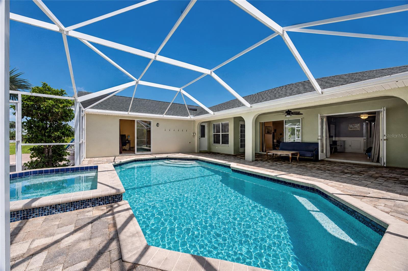 86 Santarem Cir Property Photo 35