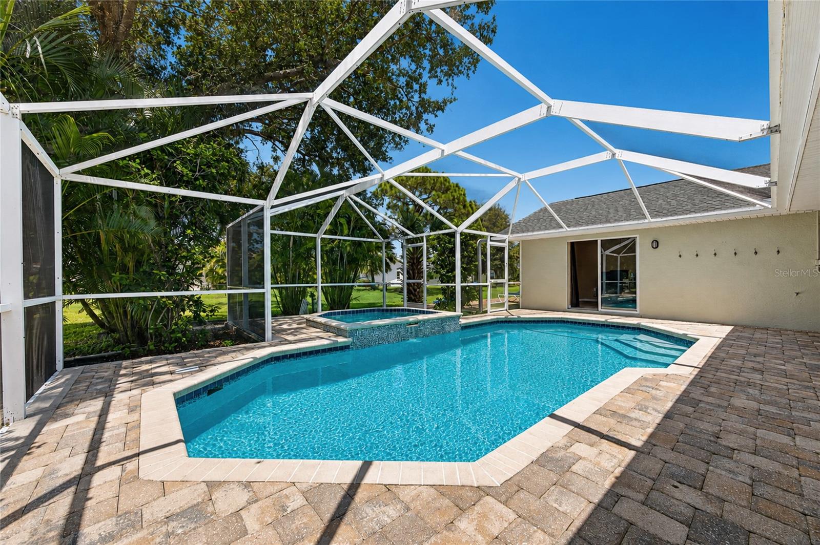 86 Santarem Cir Property Photo 36