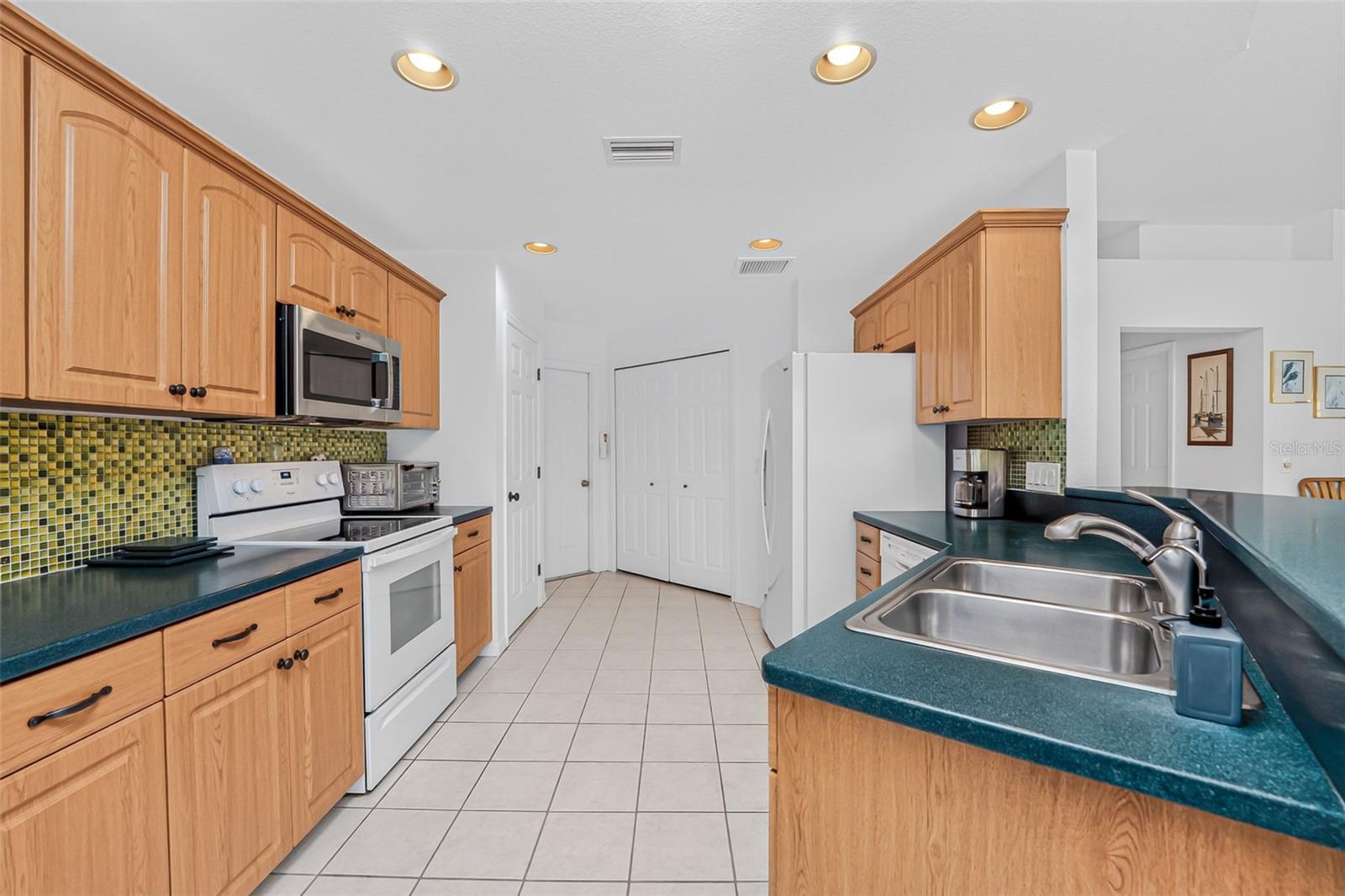 3901 Cape Cole Blvd Property Photo 12