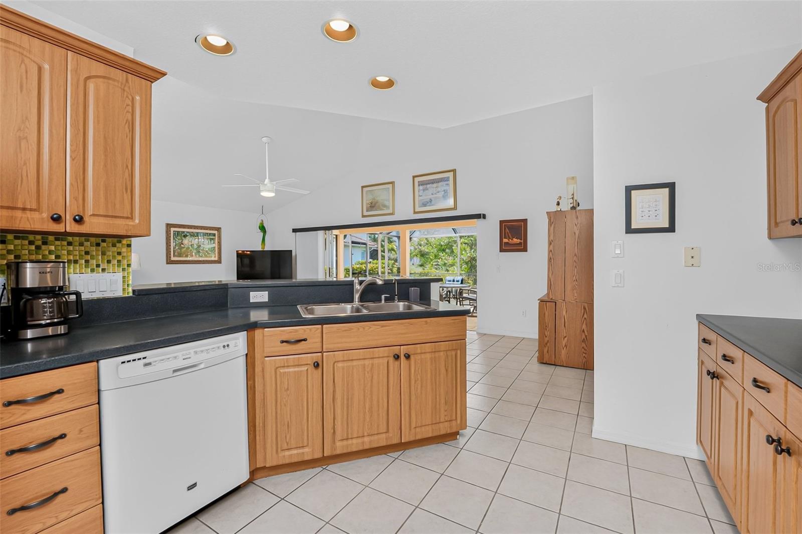 3901 Cape Cole Blvd Property Photo 15