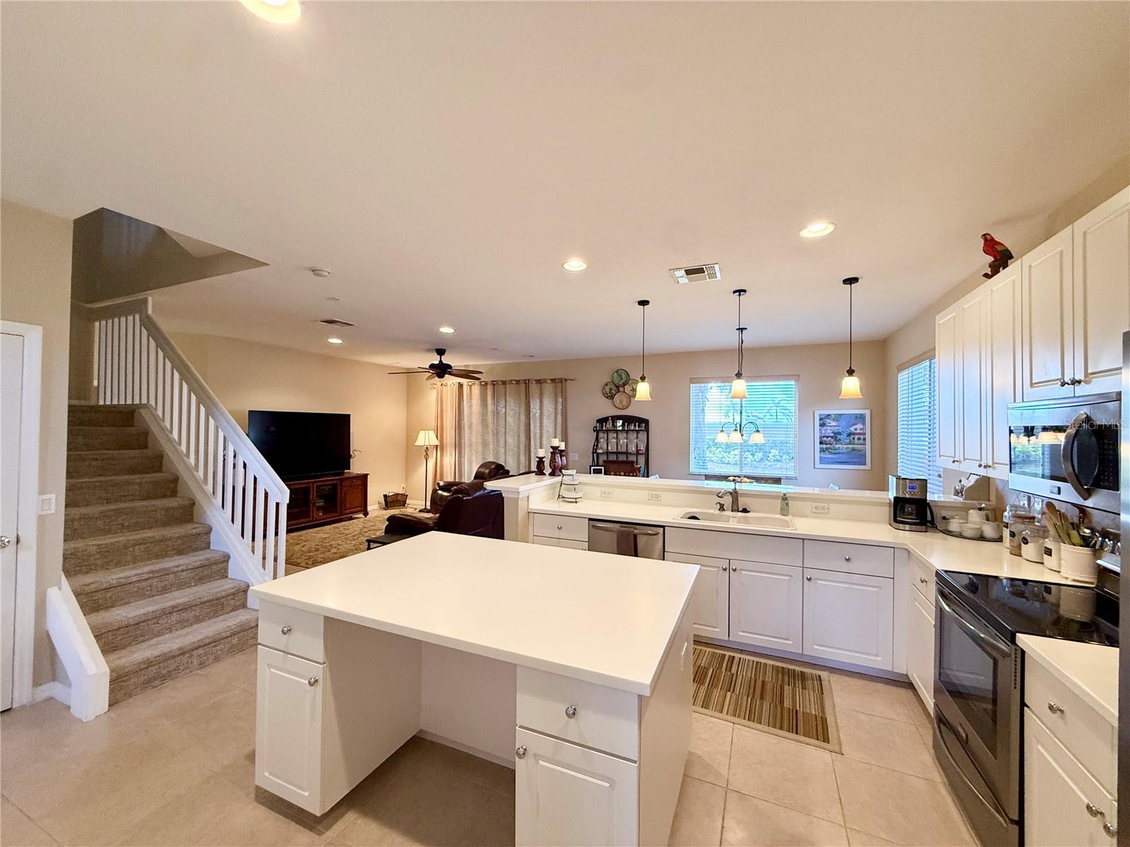 15470 Laguna Hills Dr Property Photo 10