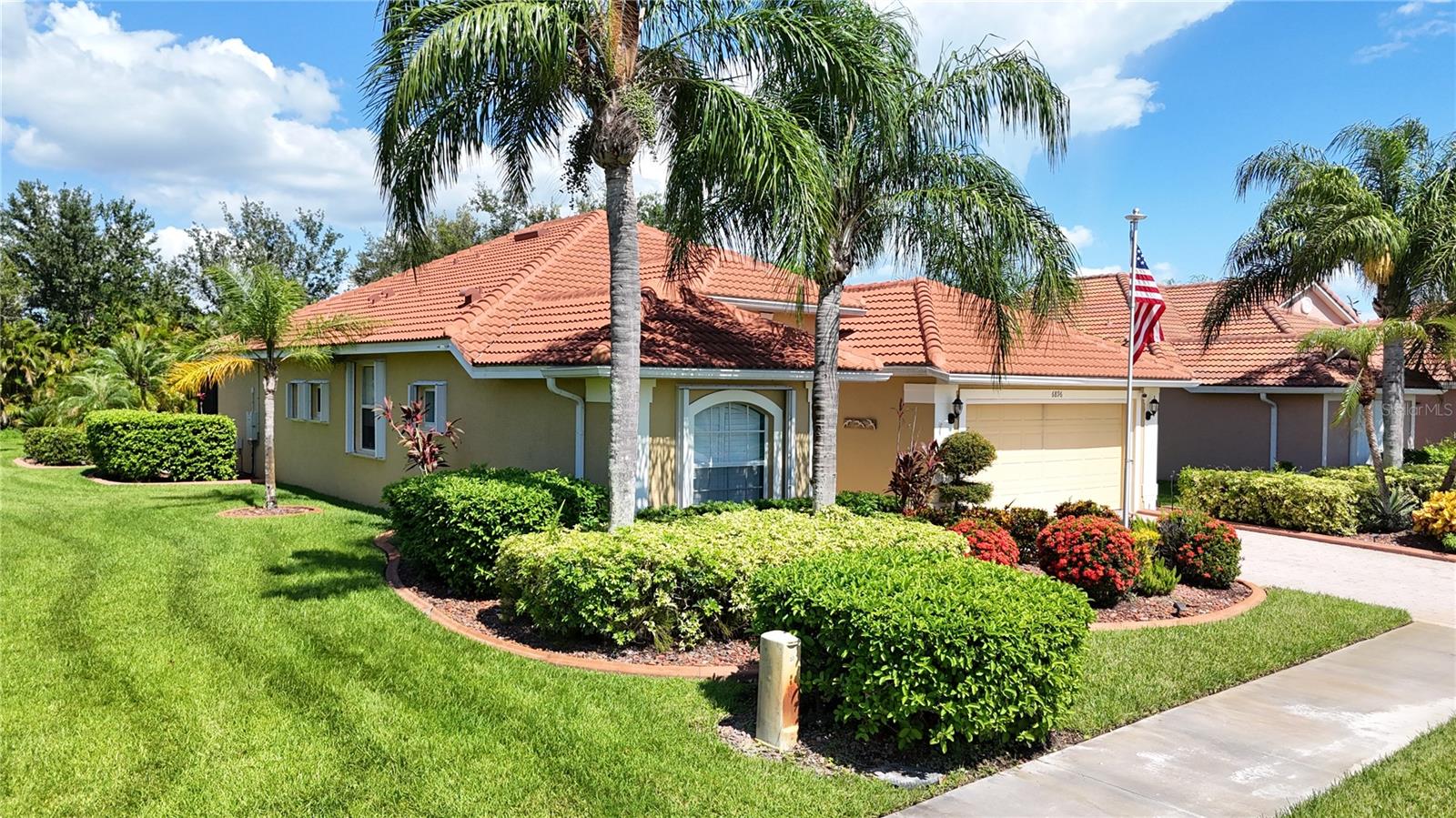 6896 Talon Bay Dr Property Photo 3