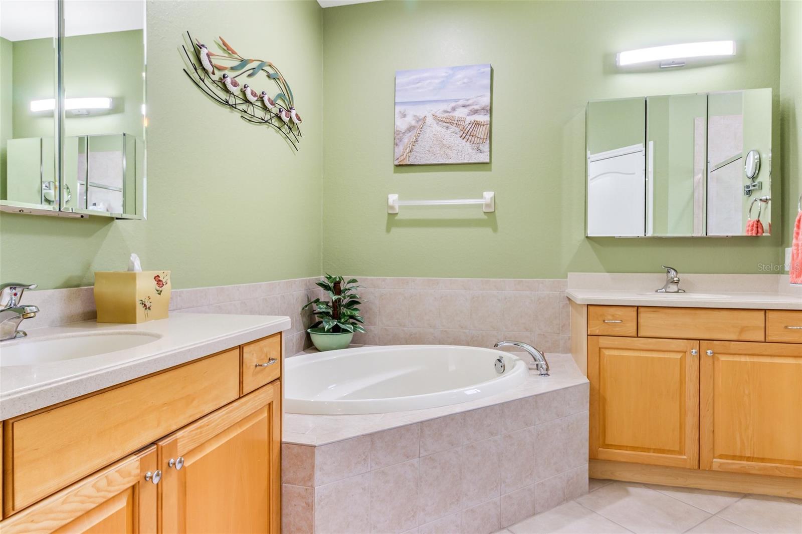 6896 Talon Bay Dr Property Photo 28