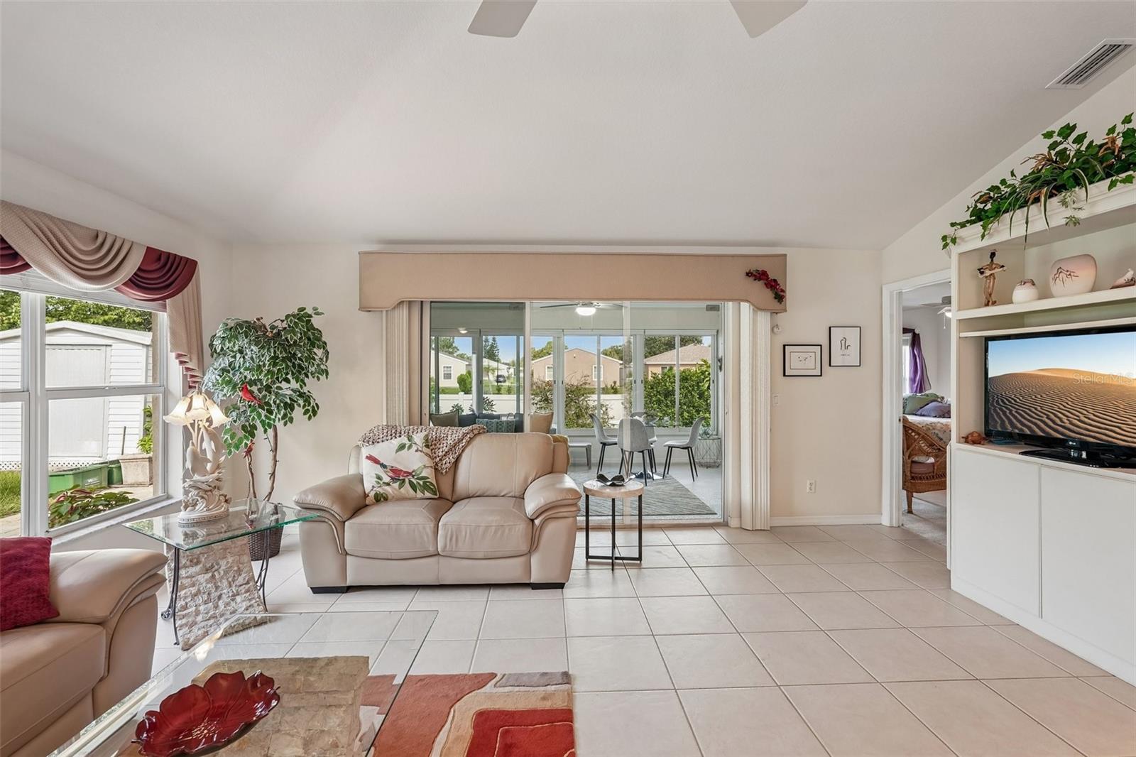 580 Rose Apple Cir Property Photo 9