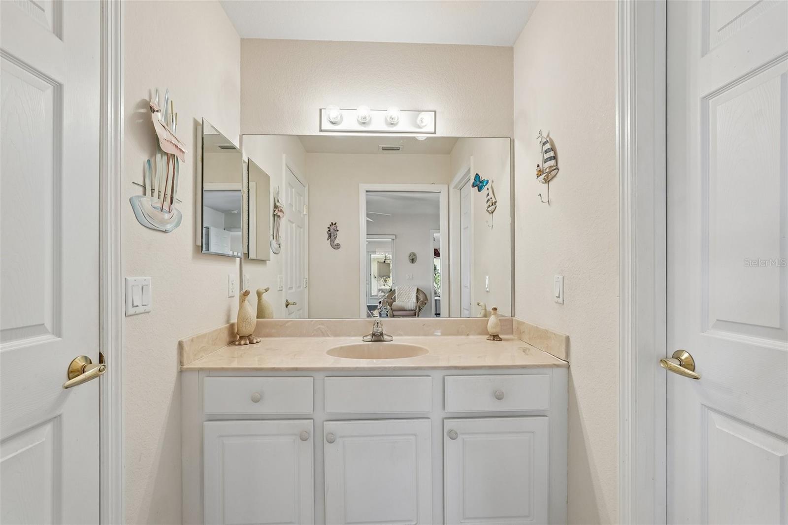 580 Rose Apple Cir Property Photo 22