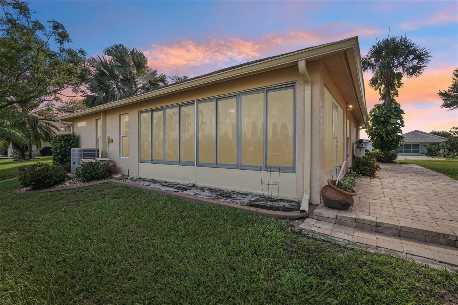 580 Rose Apple Cir Property Photo 31