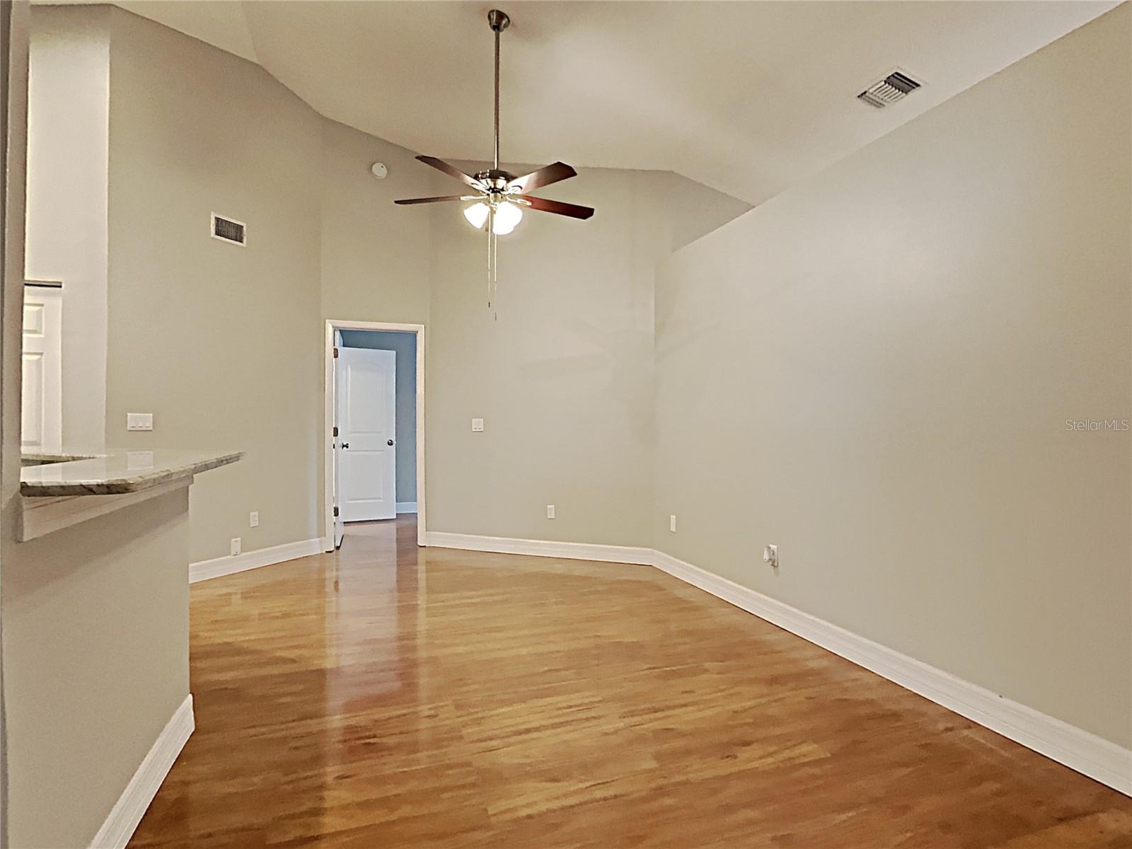 1237 Barmere Ln Property Photo 2