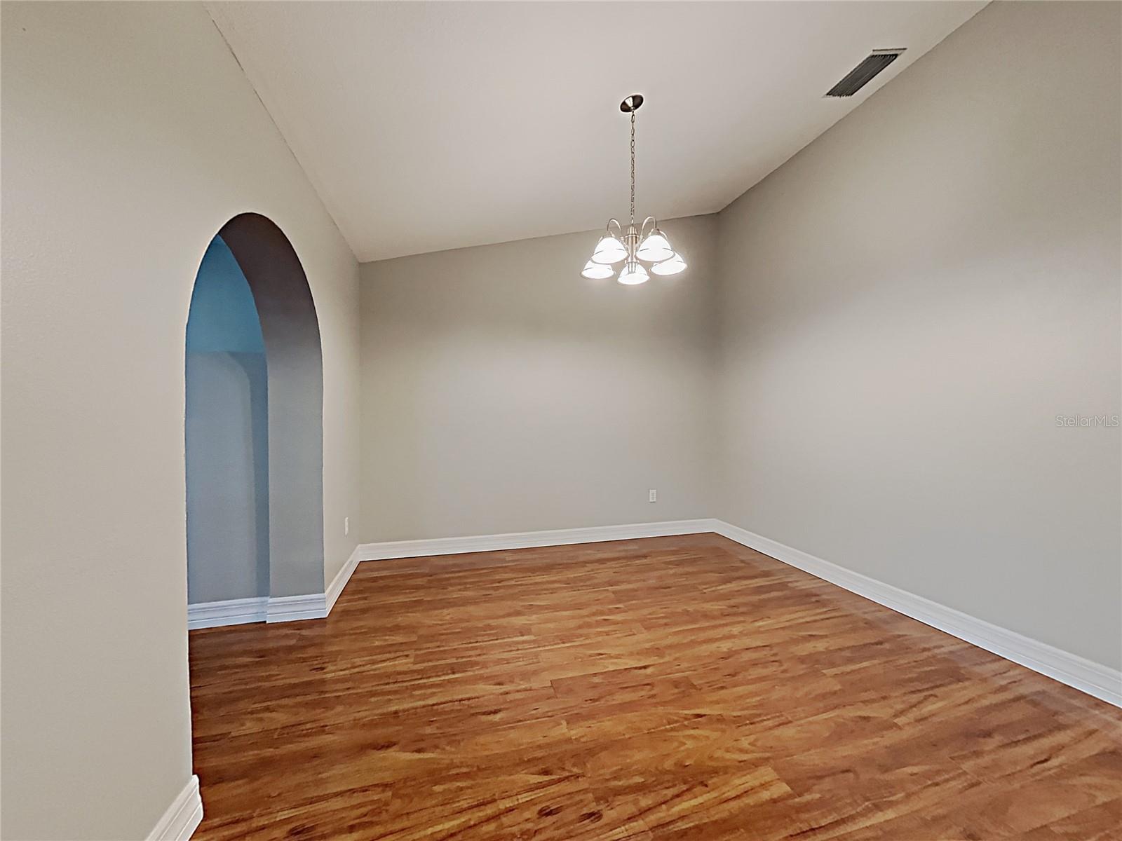 1237 Barmere Ln Property Photo 3