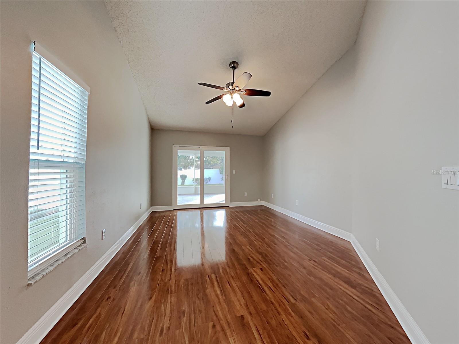 1237 Barmere Ln Property Photo 14