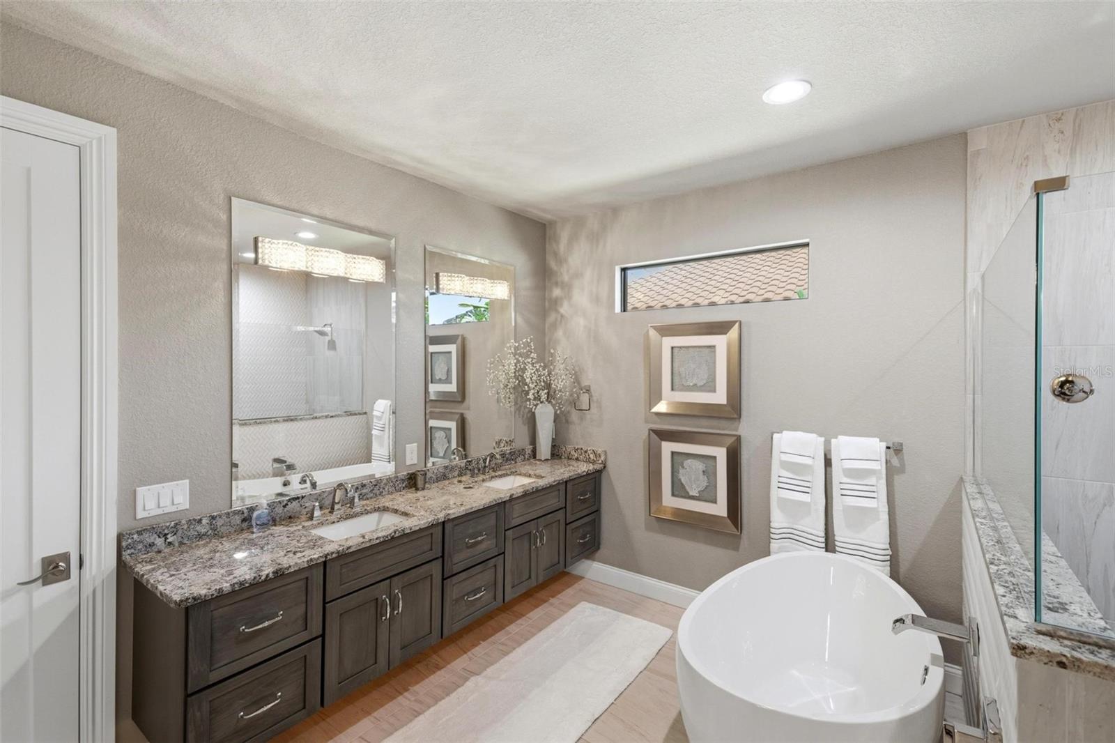 1418 Kinglet Dr Property Photo 22