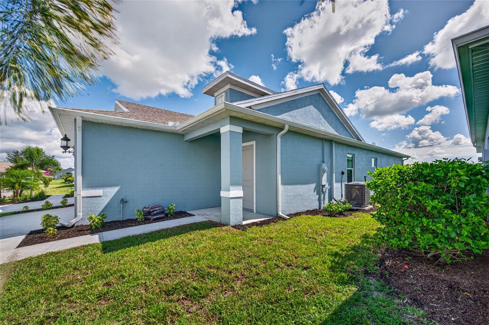 1614 Royal Ct Property Photo 2