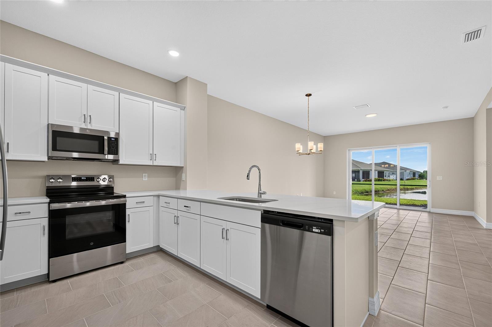 1614 Royal Ct Property Photo 6