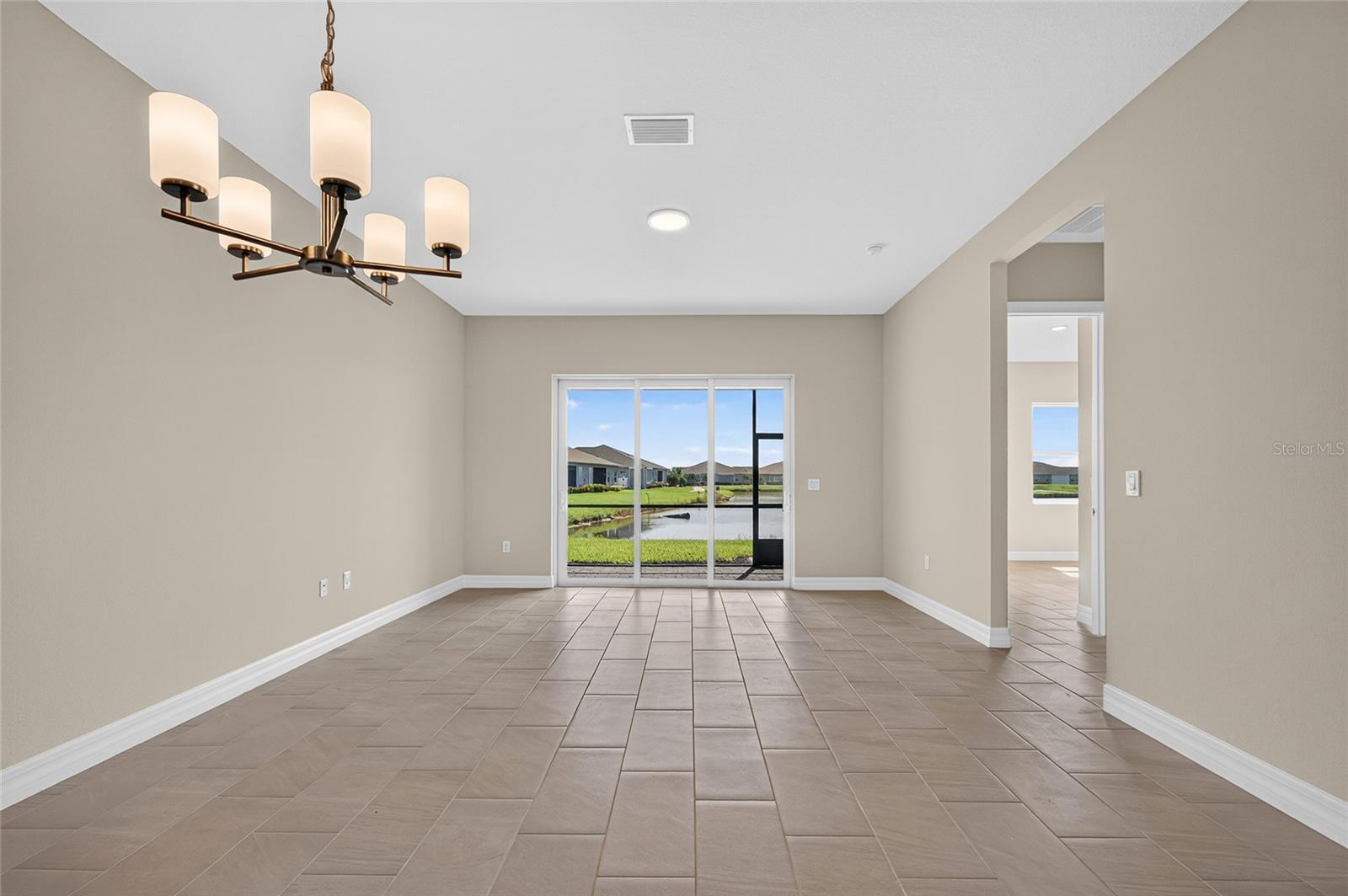 1614 Royal Ct Property Photo 8