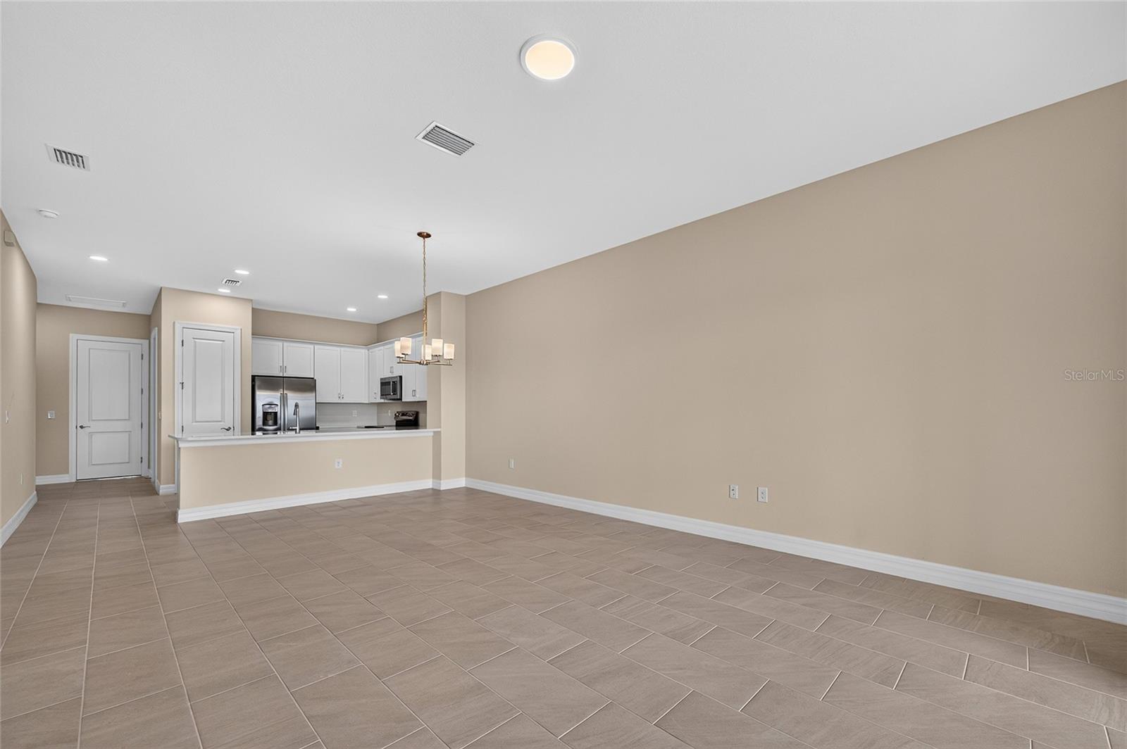 1614 Royal Ct Property Photo 9