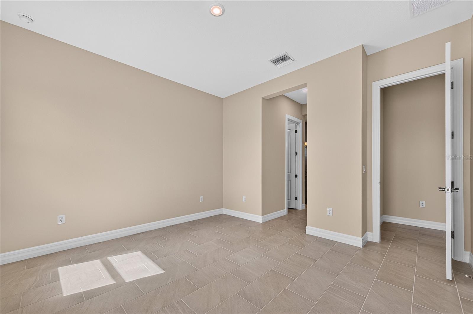 1614 Royal Ct Property Photo 13