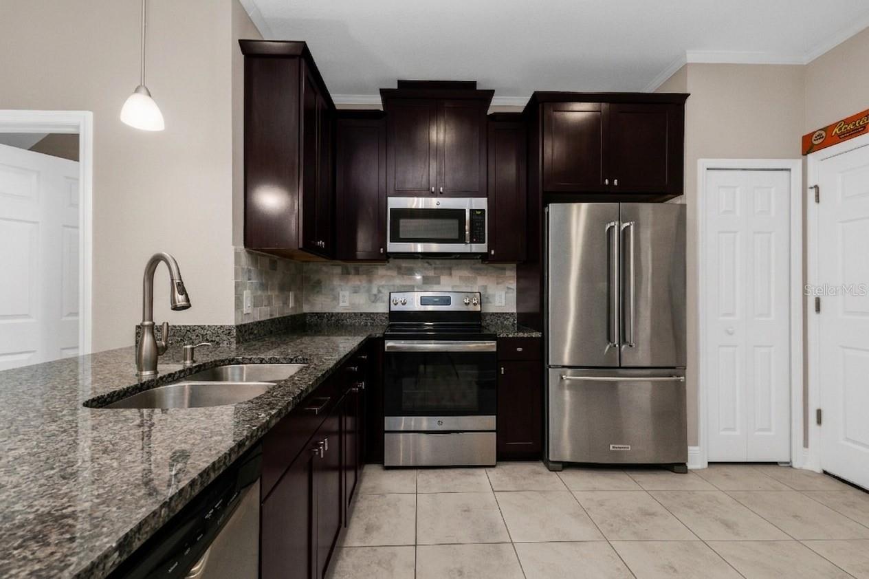 7826 52nd Ter E Property Photo 5