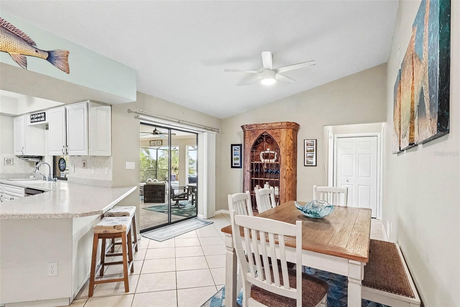 25426 Saint Helena Ln Property Photo 12