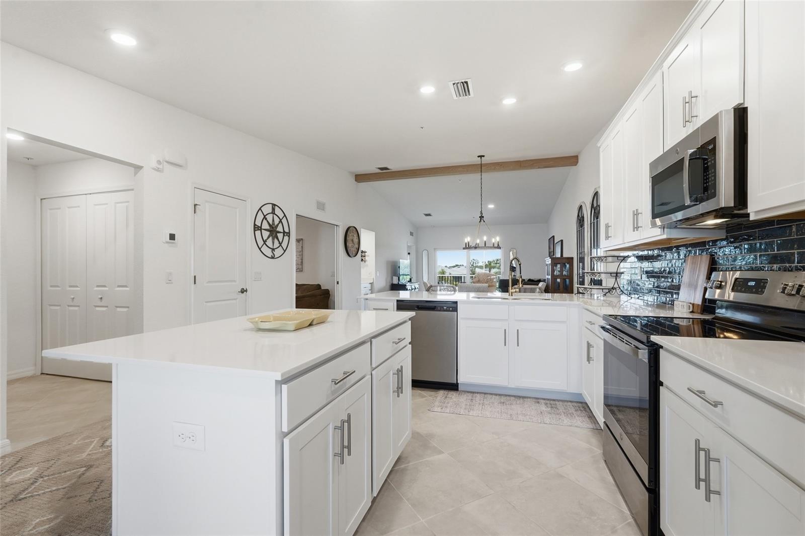 14257 Heritage Landing Blvd #1122 Property Photo 8