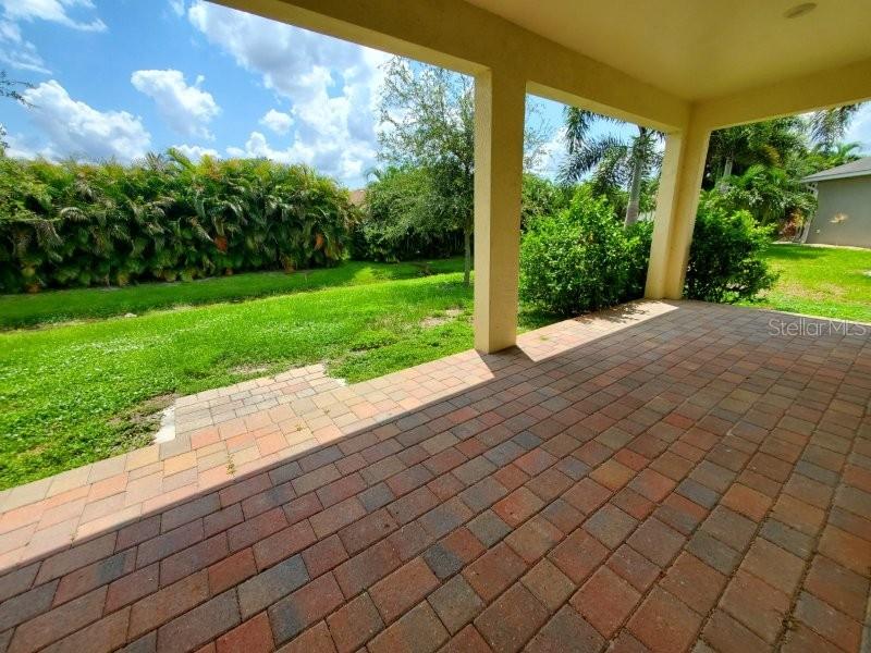 7416 S Moss Rose Property Photo 3