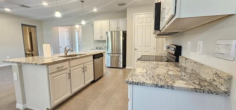 7416 S Moss Rose Property Photo 4