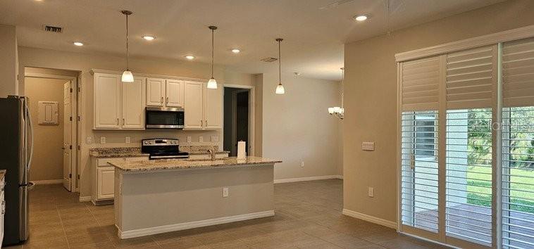 7416 S Moss Rose Property Photo 8