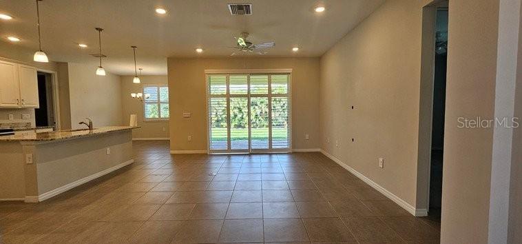 7416 S Moss Rose Property Photo 9