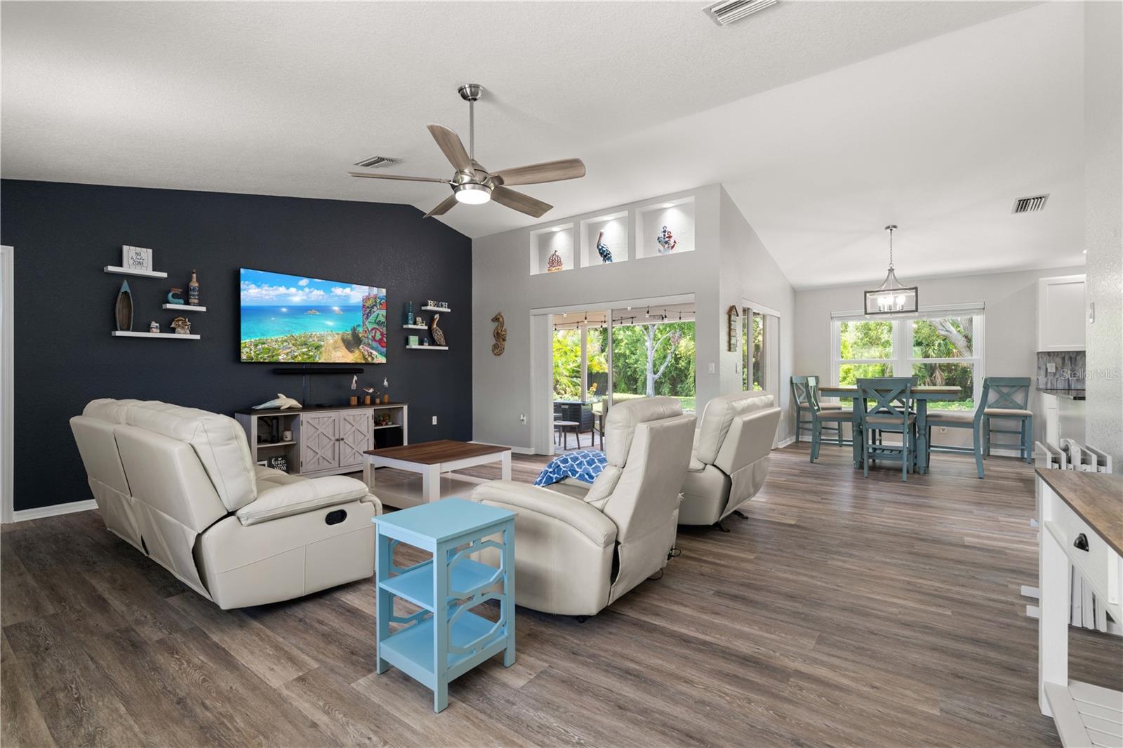 313 Gold Tree Property Photo 3