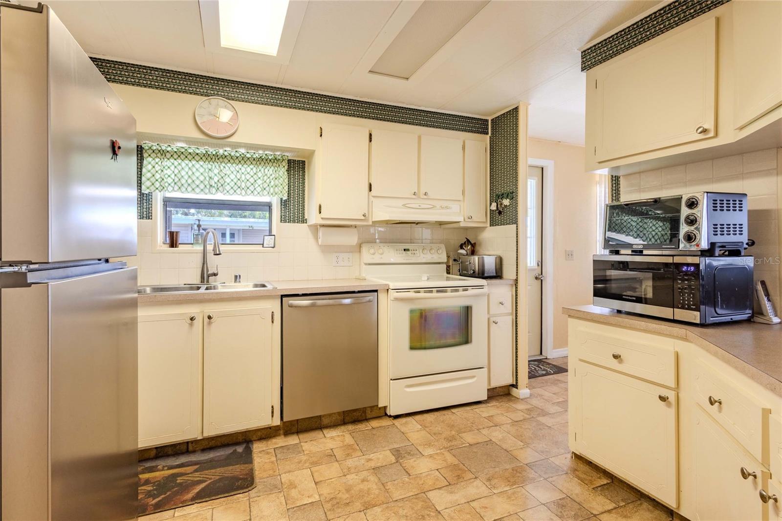 2100 Kings Hwy #27 Property Photo 5