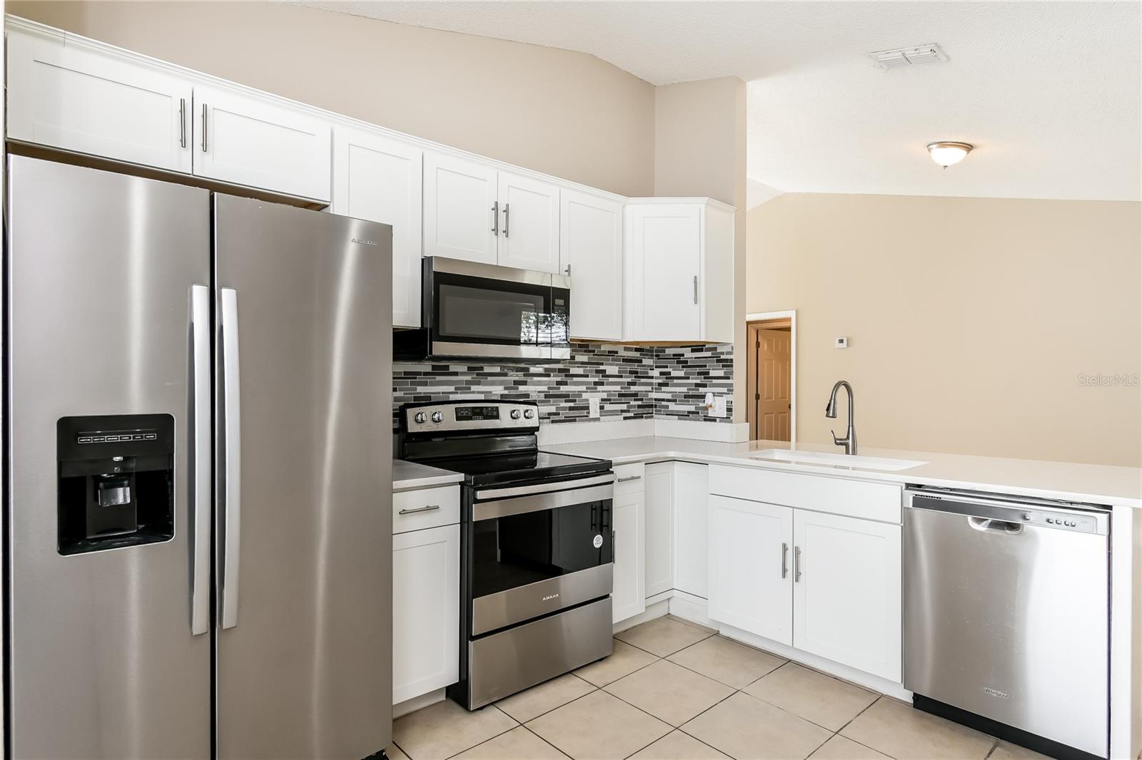 348 Walpole Loop Property Photo 6