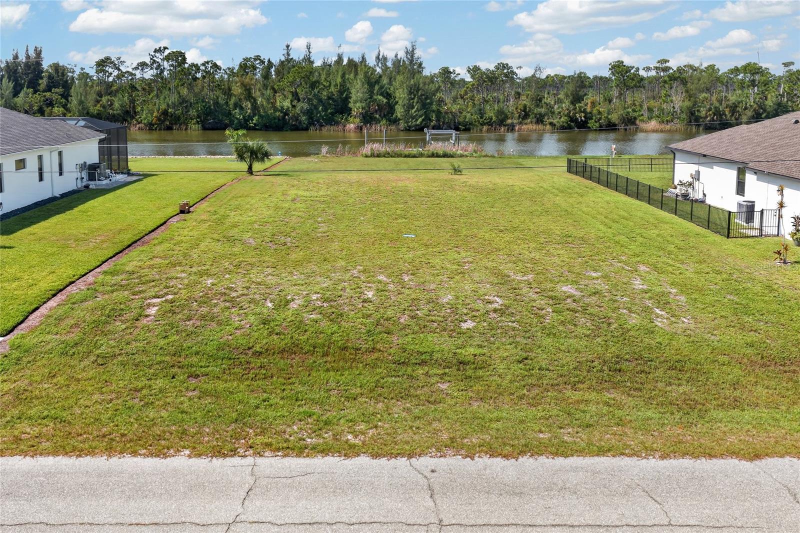 16652 Liggett Cir Property Photo 16