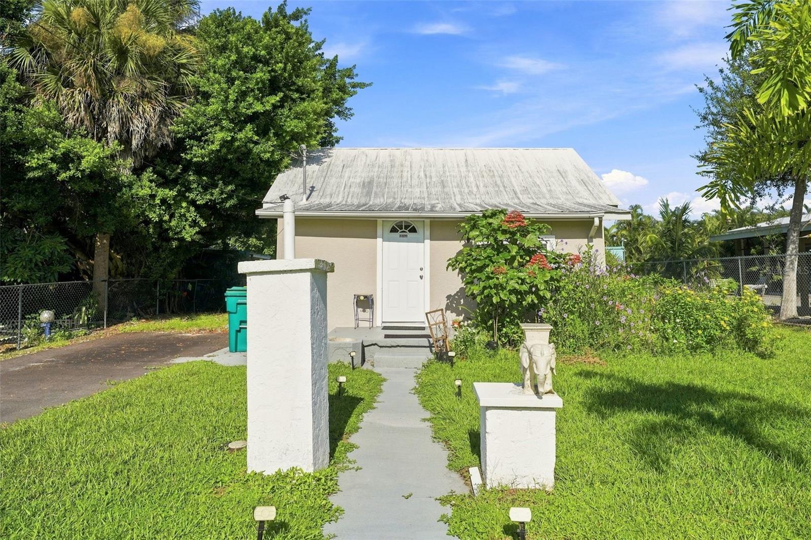 6343 Scott St Property Photo 1