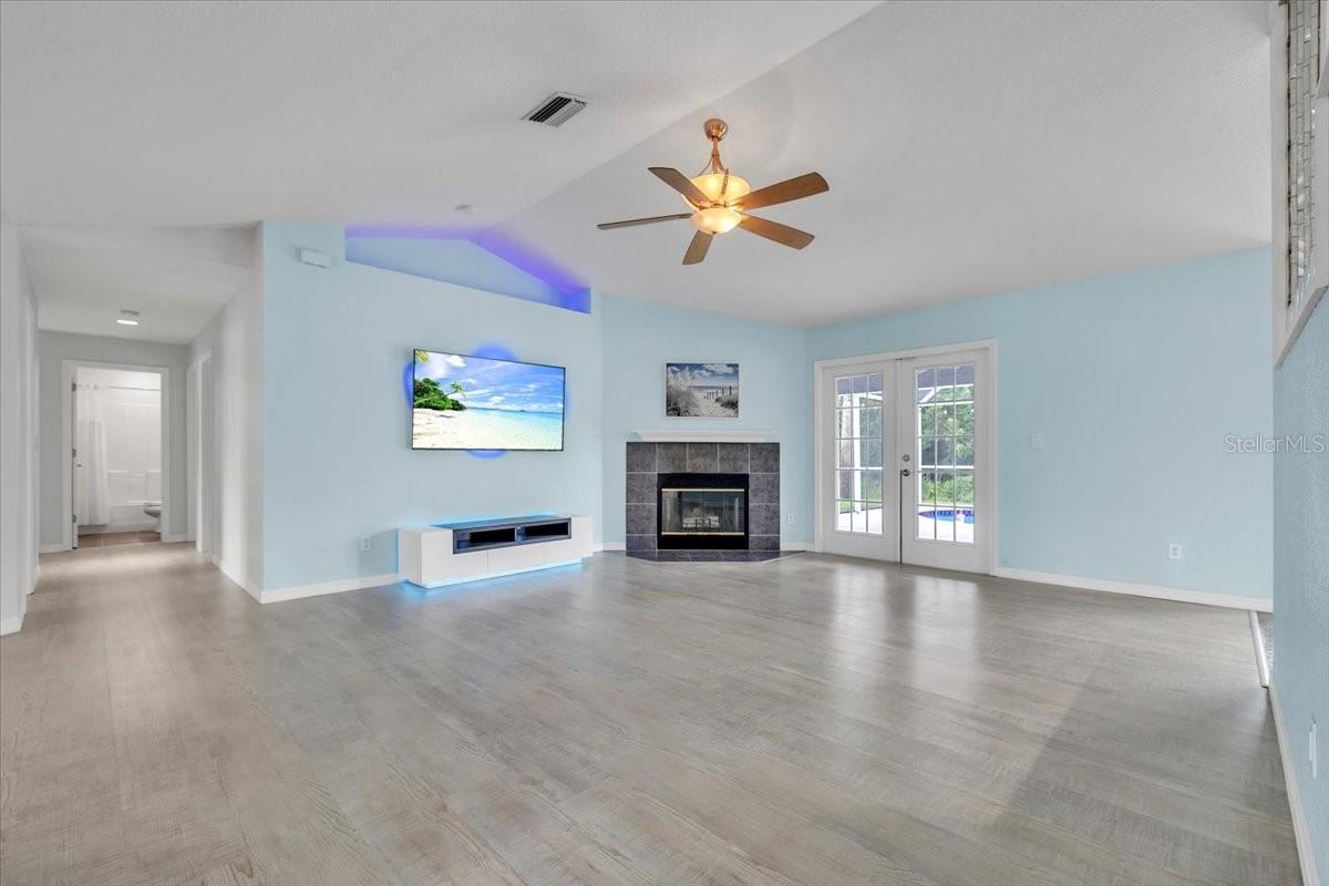1240 Nora Ln Property Photo 14