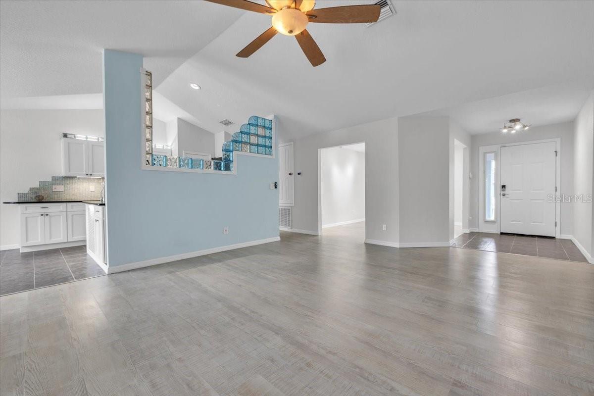1240 Nora Ln Property Photo 17
