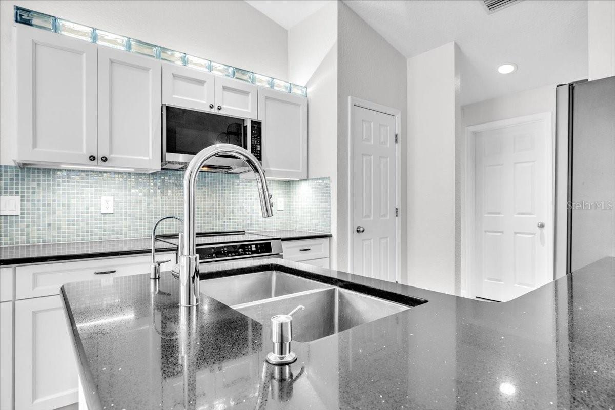1240 Nora Ln Property Photo 22