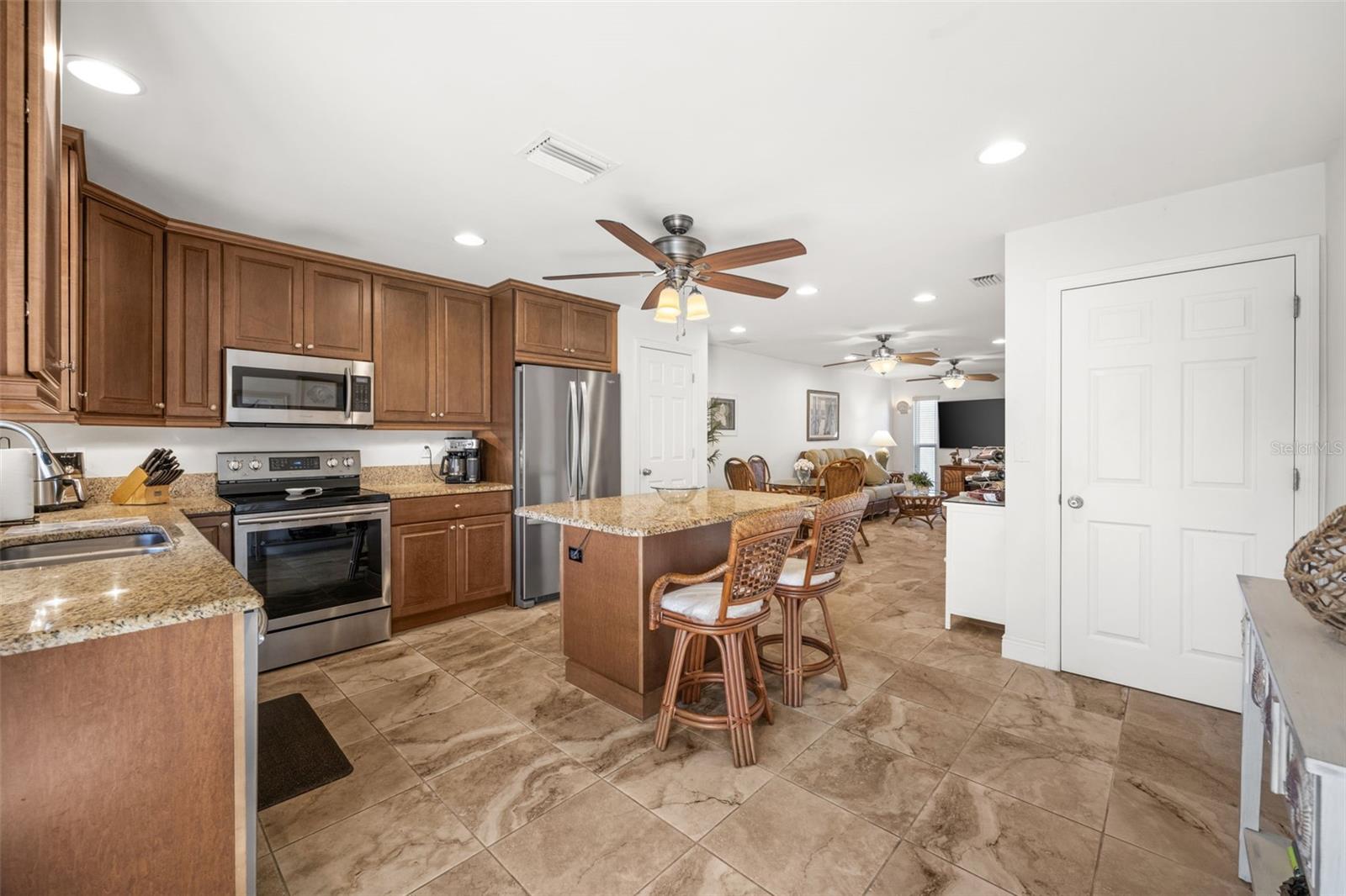 4803 Sw Santa Barbara Ct #8 Property Photo 5