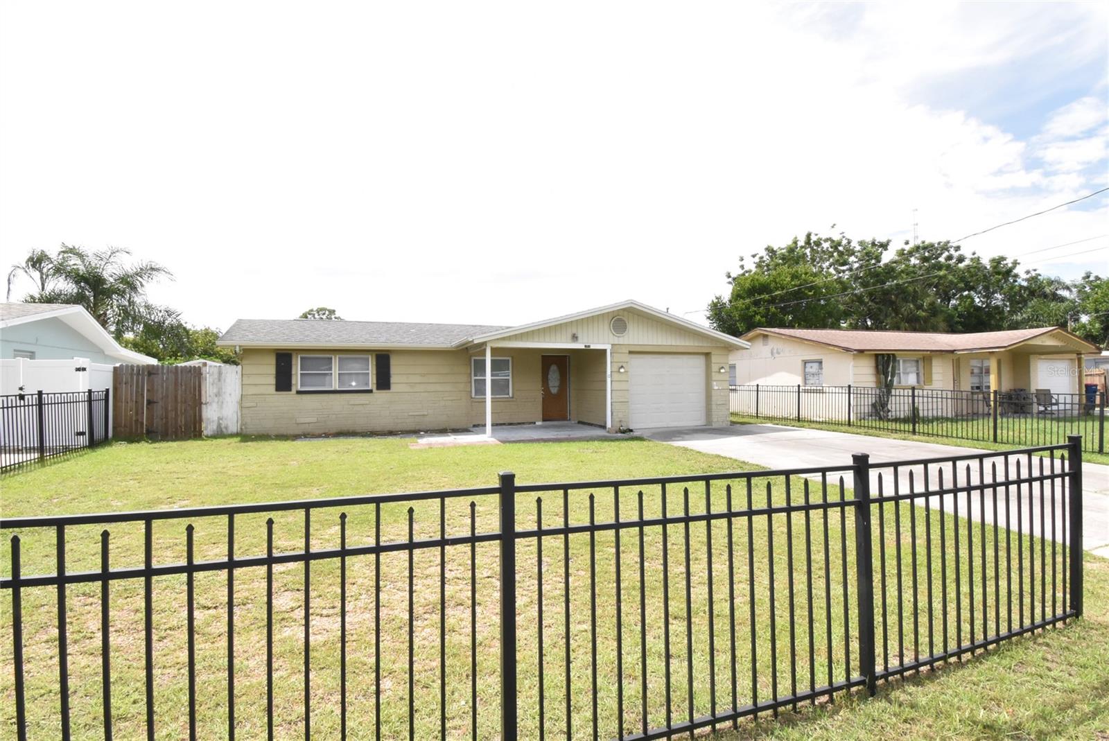 11025 Pickering Ln Property Photo 2