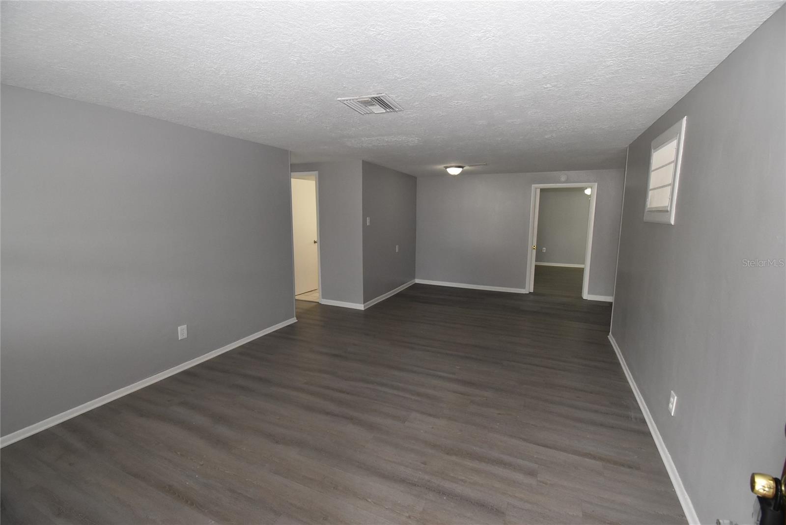 11025 Pickering Ln Property Photo 3