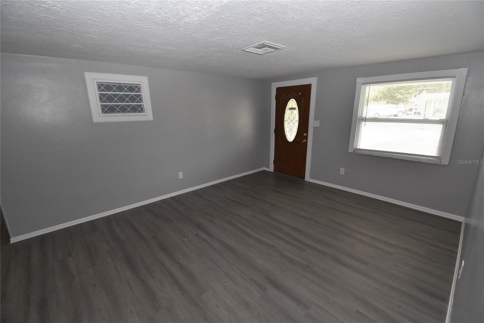 11025 Pickering Ln Property Photo 5