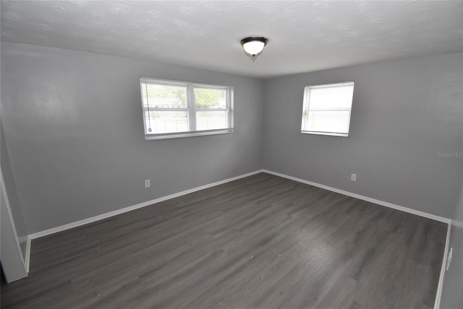 11025 Pickering Ln Property Photo 14