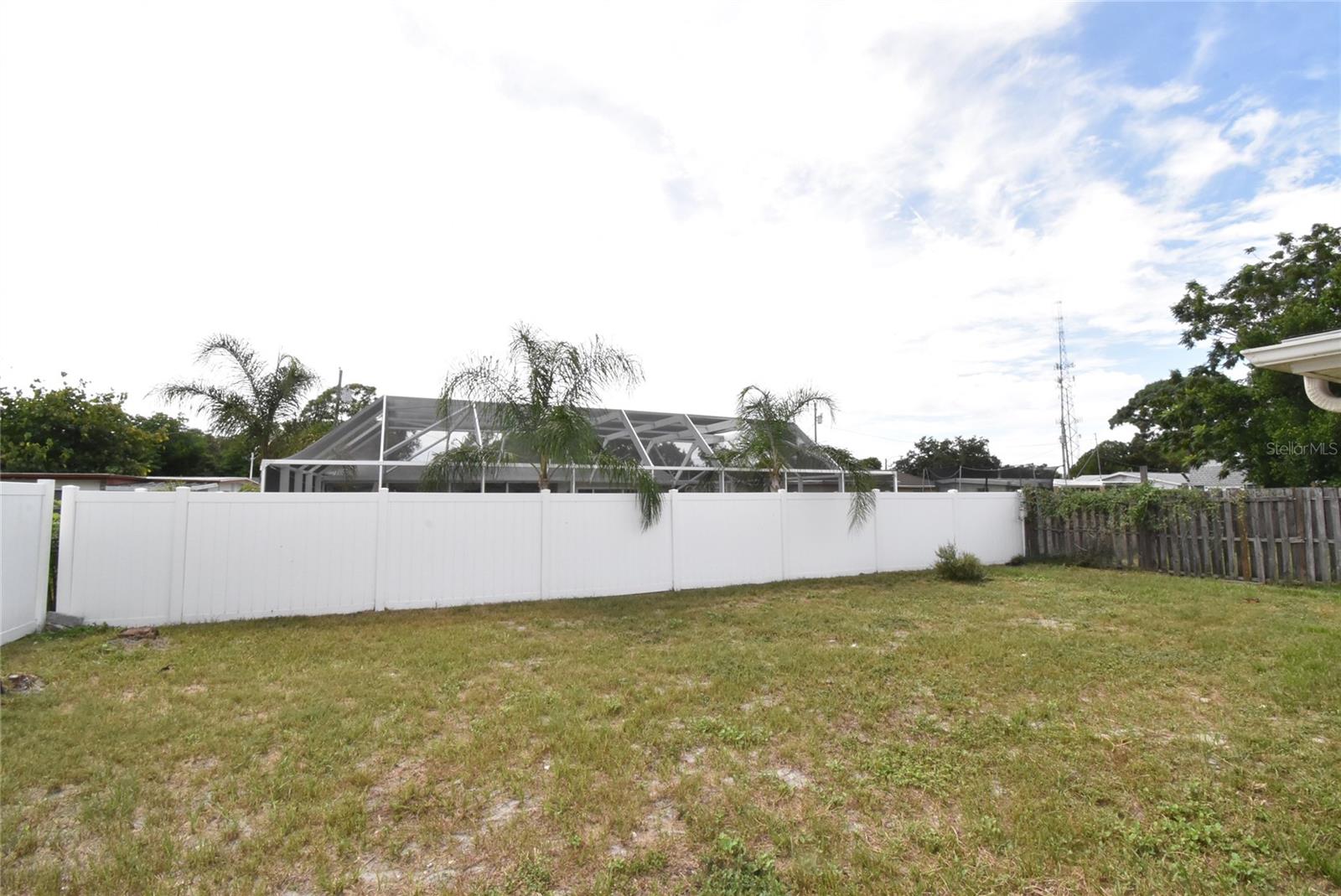 11025 Pickering Ln Property Photo 18